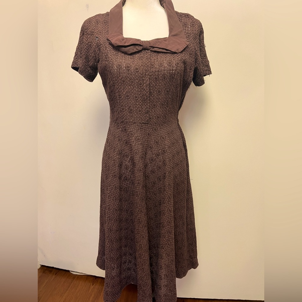 Vintage 1950’s midi dress. Size 6. Cotton. Needs slight repair.